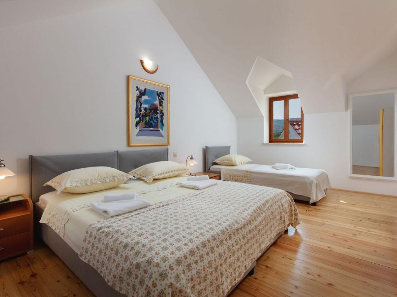 Villa Dubrava Tranquil Retreat Nestled In An Olive Grove For Serene Escapes Pucisca Bagian luar foto