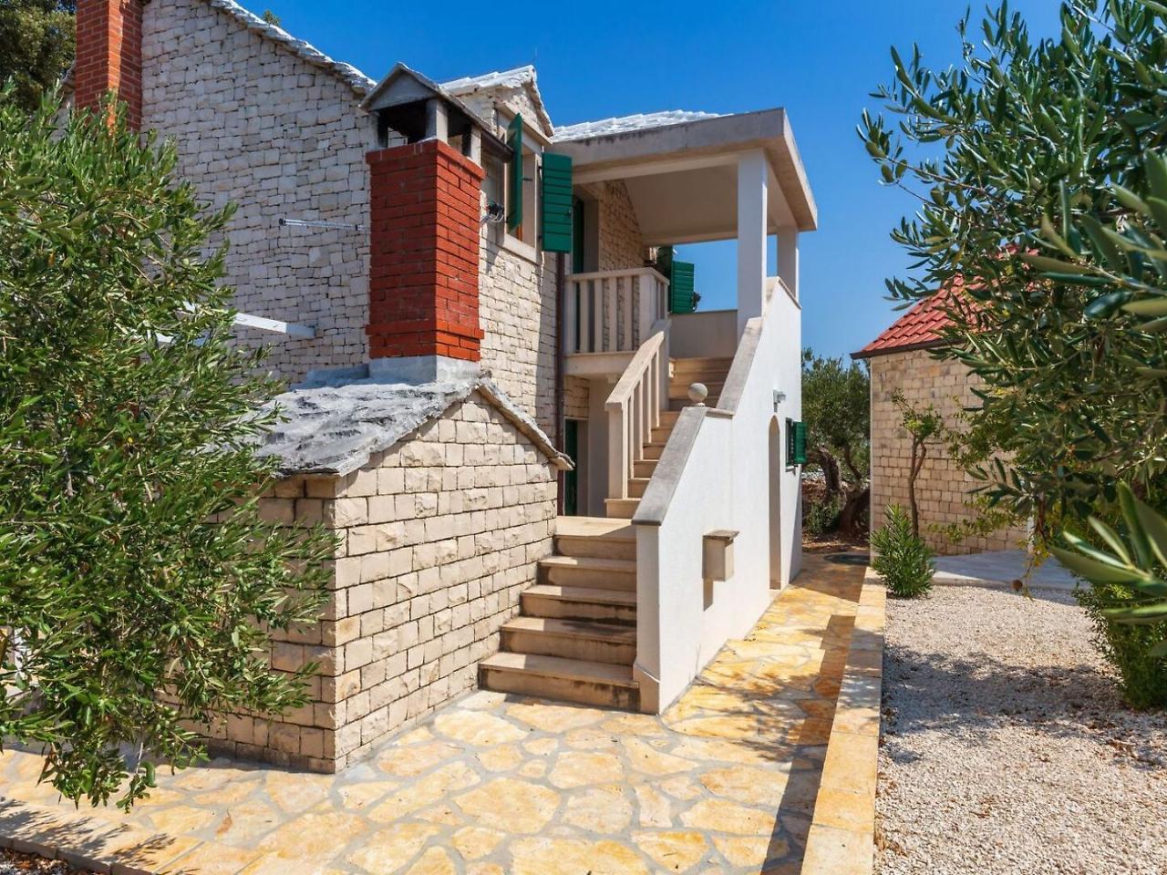 Villa Dubrava Tranquil Retreat Nestled In An Olive Grove For Serene Escapes Pucisca Bagian luar foto